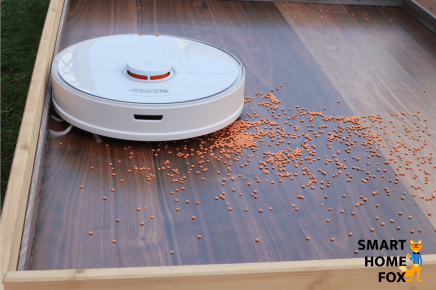 Roborock S7 vacuums along the ledges